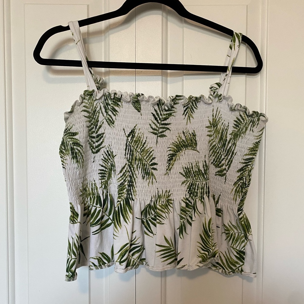🎉 5/$30 - H&M Palm print crop top
